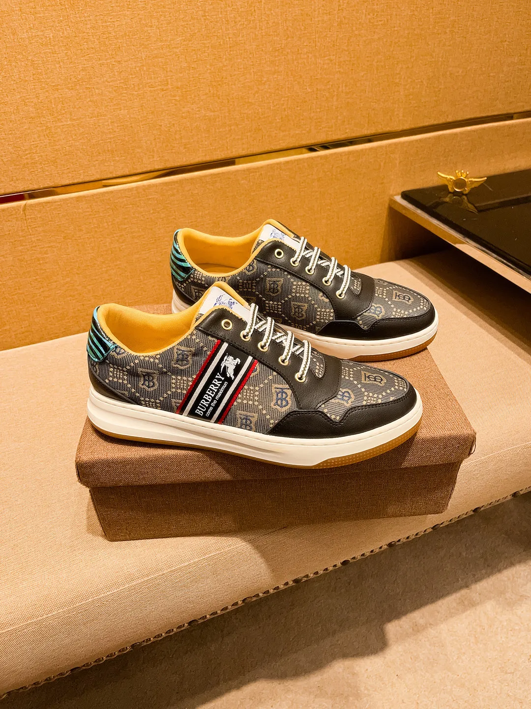 Men's shoes💰 400💰[LV]🔥Louis Vuitton, high-end men's shoes brand, official website 1:1 latest masterpiece: the upper is made of Italian imported first-layer cowhide with a comfortable and breathable lining➕original non-slip and wear-resistant outsole🔥, making walking more convenient and comfortable! An exclusive new model, a stunning work, a beautiful 1:1 replica [color] compared to the official quality! Create a fashionable personality to set off your uniqueness! A must-have for trendy men! Classic 🔥Size: 38-44 Color: 🔥 2⃣️colors available🔥.